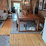 Trivelig Med Innlagt Strom Og Vann Perfekt For Familietur Bilveg Helt Frem Ferienhaus