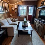 Trivelig Med Innlagt Strom Og Vann Perfekt For Familietur Bilveg Helt Frem Ferienhaus Rotvolden