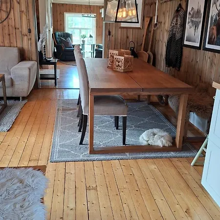 Trivelig Med Innlagt Strom Og Vann Perfekt For Familietur Bilveg Helt Frem Hébergement de vacances